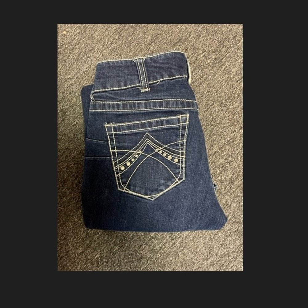 Ariat R.E.A.L. mid Rise Bootcut Jean. Size 29 Dark wash